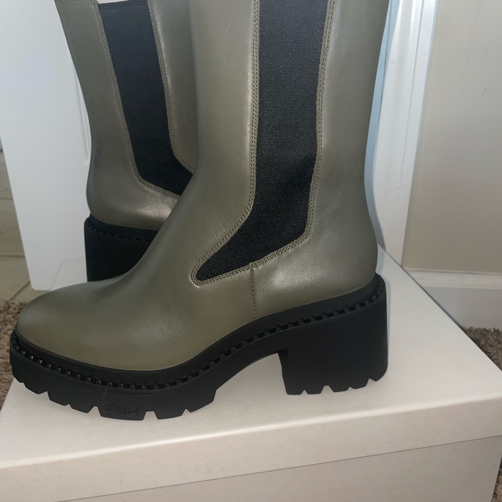 New Ash boots leaf color size 40M